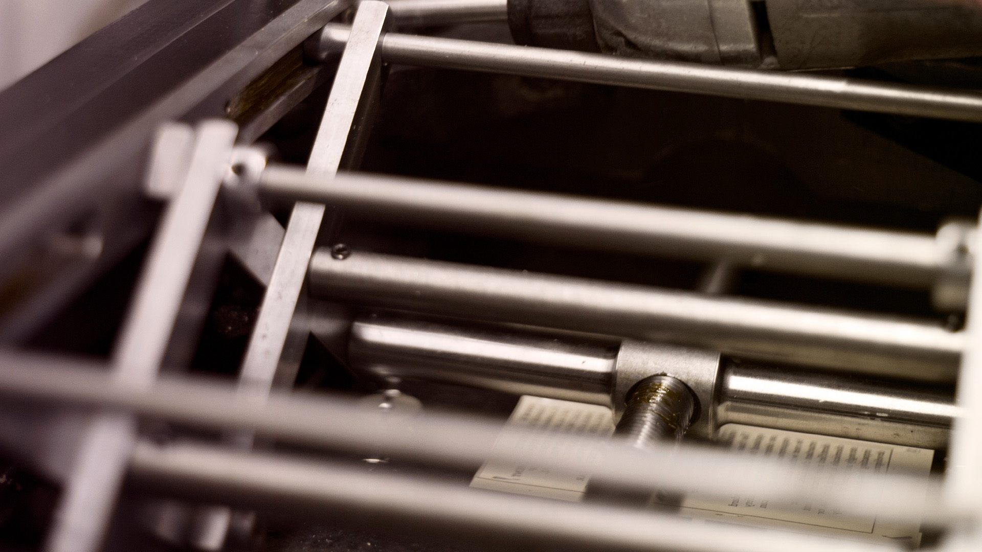 Close-up of adjusting hardware in an adjustable Jansen piano bench